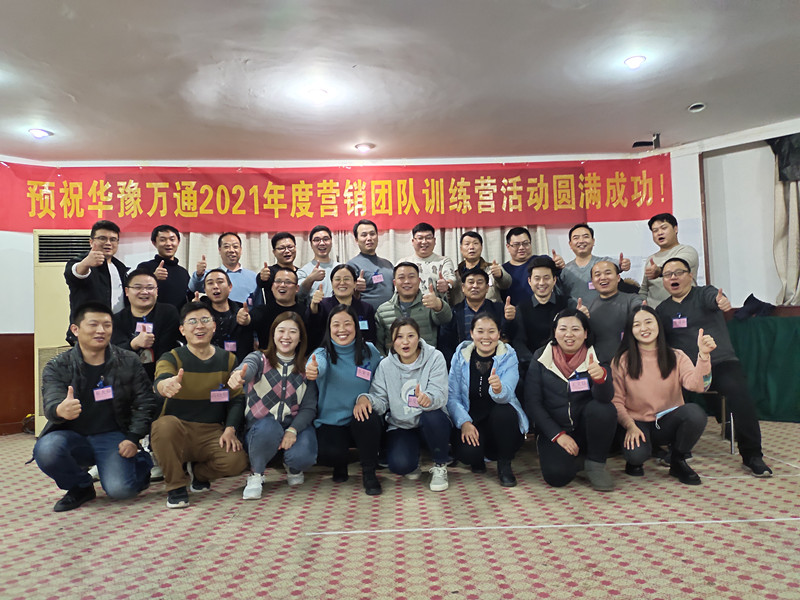 團(tuán)隊(duì)與導(dǎo)師合影留念